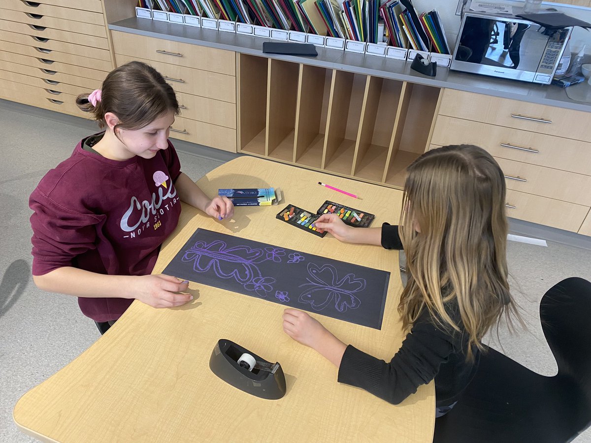 haleywach's tweet photo. Working together and building community through bilateral mirror drawings 🎨✍🏼 Students took turns mirroring each other to create beautiful works of art as a team! #SageCreekLRSD https://t.co/h2xn7J5qS6