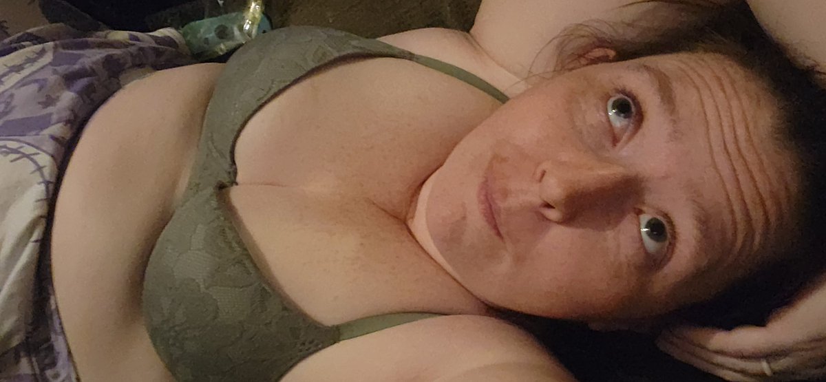 dicklovingwife4's tweet photo. Just a milf hanging out in her bra 😈😈
#cheatingmilf #whore #dicklovingwife #sluttybitch https://t.co/KzEO9YzfJQ