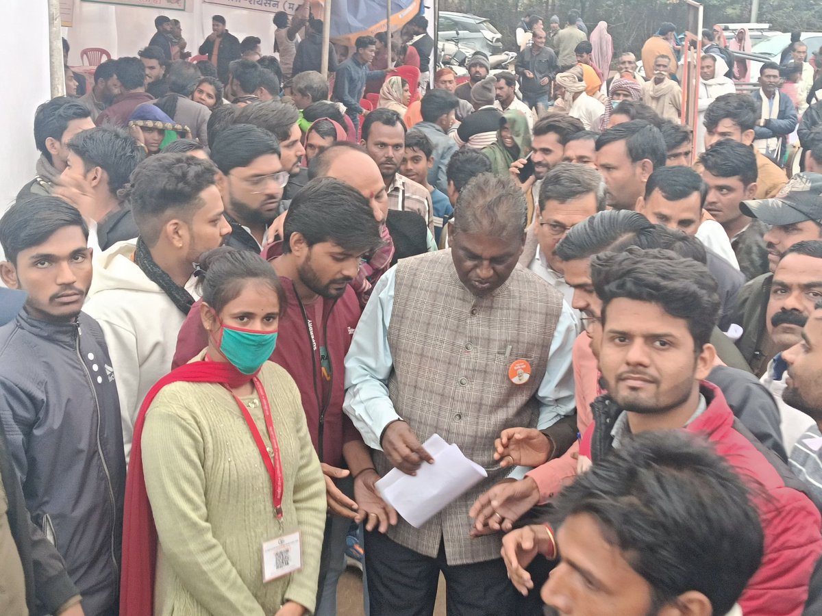ShuklaHart23456's tweet photo. शासन और जनता का व्यवहार मिले!!
जनसेवा मित्रों को स्थाई रोजागार मिले!!

सुशासन_का_चित्र 
#मुख्यमंत्रीजनसेवामित्र
 
@CMMadhyaPradesh @DrMohanYadav51 @ChouhanShivraj   @JansamparkMP
@TheLallantop @MPTakOfficial @jagdishDevdaBJP @rshuklabjp @AIGGPA @Connect_Lokesh @KailashOnline https://t.co/whSsJ2ty6g