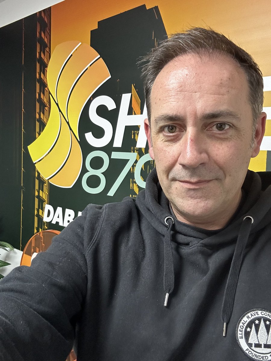 kitchenravingm1's tweet photo. Big big thank you to everyone who tuned in last night and for the messages, I needed that. What an absolute blast and good to be back in the studio, sorry to the Mixclouders who had to witness my dancing and singing 🤦‍♂️😂.
If you missed it

https://t.co/Mp9LUJUvJO https://t.co/xZDdLp2MW8