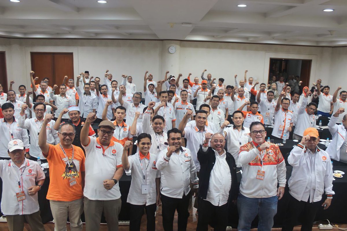 Tutup Konsolidasi, Habib Aboe: Tim Tabulasi Jaga Suara PKS Agar Tidak Dicuri

"Sebagai Ketua Satgas Pengamanan Pemilu, saya sampaikan terimakasi, konsolidasi ini adalah langkah menjemput kemenangan." ~Aboe Bakar Al-Habsyi

buff.ly/3RZ7WSf