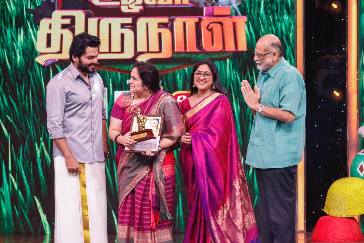 Karthi and Uzhavan Foundation once again respects and honours our heroes in the field of farming. The faces behind our food deserve this respect and recognition #UzhavarAwards2024 #Karthi ❤️❤️

#sivakumar #tamilactor #beziquestreams #tamilactress #kollywood #kollywoodcinema