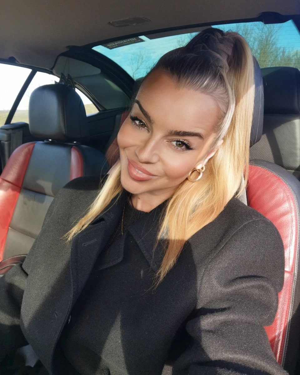ZandraVox's tweet photo. Everything you dream of.. You already have.. It all belongs to you.. For a special surprise click the link in the comments.. ☀️💋
#artist #newmusic #musicartist https://t.co/Oe2SnTid4A
