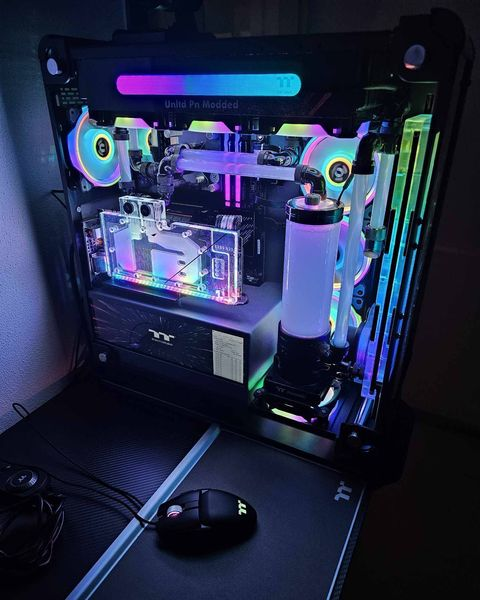 ThermaltakeInc's tweet photo. Amazing custom cooling Core P6! Thanks for the support, Unltd Pn Modded🤩
#CoreP6 https://t.co/V8iIKkRtGJ