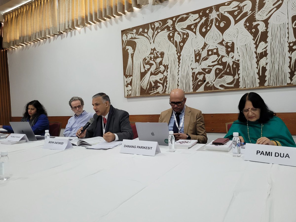 RIS_NewDelhi's tweet photo. RIS hosts the panel on #LiFE at #GlobalConclave 2024 with @TweetIHD
#LifestyleforEnvironment
With @PrabhuSeeta #PamiDua @ThomasPogge @d_parikesit @shaillykedia
Moderated by Prof @Sachin_Chat https://t.co/GCCyjENJ4x