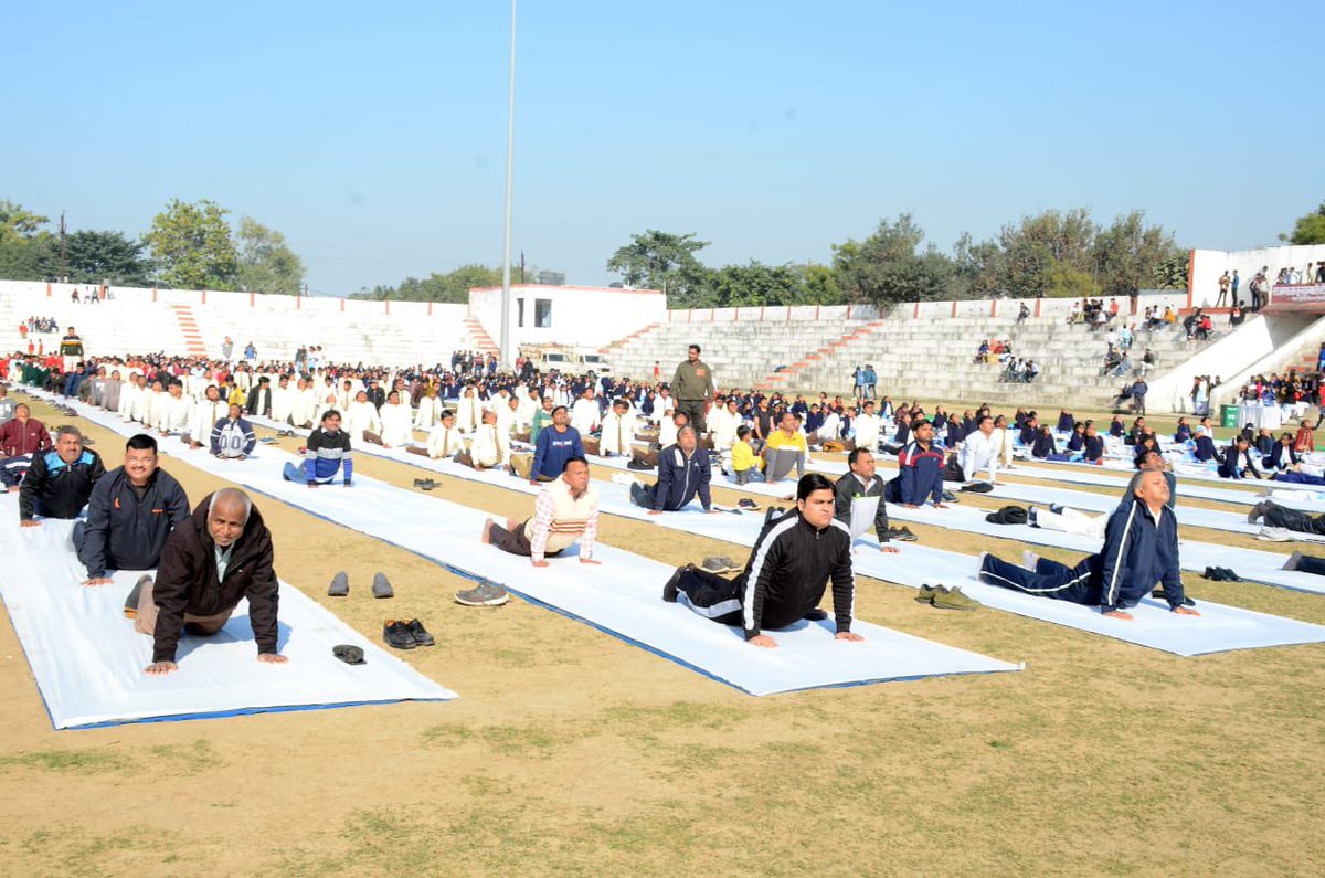 स्वामी विवेकानंद जी की जयंती 'युवा दिवस' के अवसर पर राज माता चुन कुमारी स्टेडियम बैढन में जिला स्तरीय सामूहिक सूर्य नमस्कार कार्यक्रम की झलकियाँ।

#NationalYouthDay
<a href="/JansamparkMP/">Jansampark MP</a>