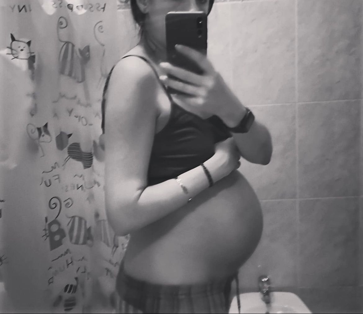 Piruina's tweet photo. @nomerelajo Esta era la mía entrando en la semana 40, me ha dado curiosidad por comparar aunque creo que jamás tendría sentido comparar 😂 https://t.co/YWEli92MZg