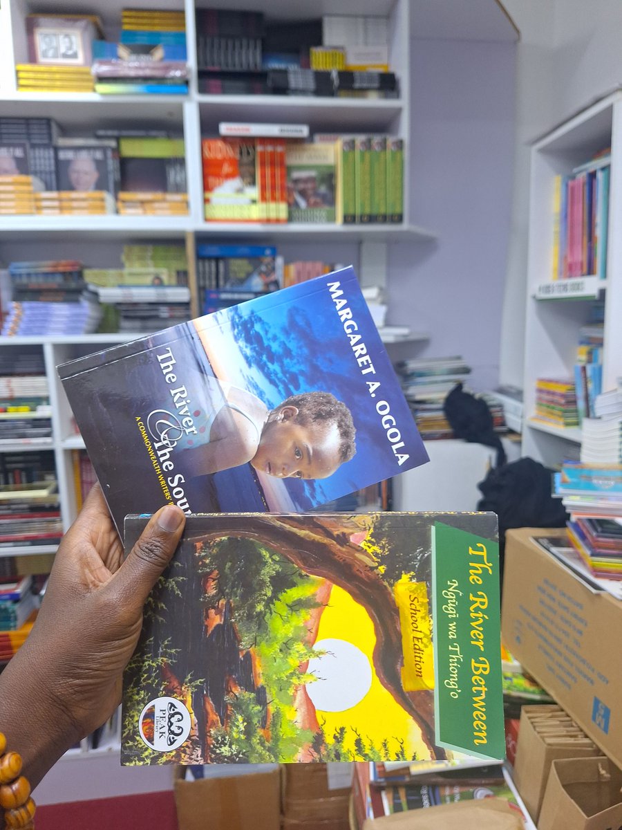 C H I E F, the NuriaStore Bookseller tweet media