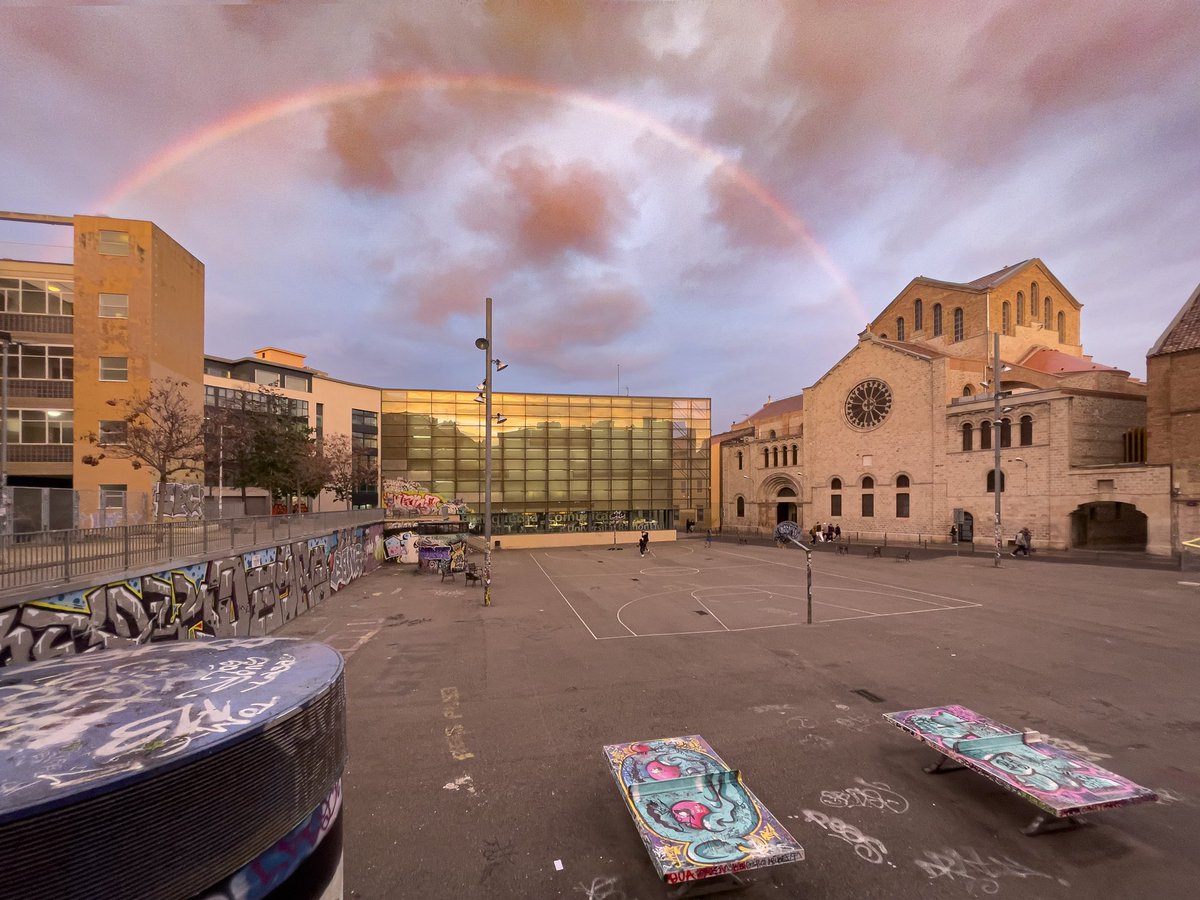 Lojaume's tweet image. Arc de Sant Martí, el Raval, Barcelona, Catalonia
#barcelona #catalonia #barcelonacity #sunset #catalunya #bcn #europe #bcnlovers #thisisbarcelona #barna #mediterranean #barcelona_imatges #portdebarcelona #rainbow #arcdesantmarti #arcoiris #elraval #weather
