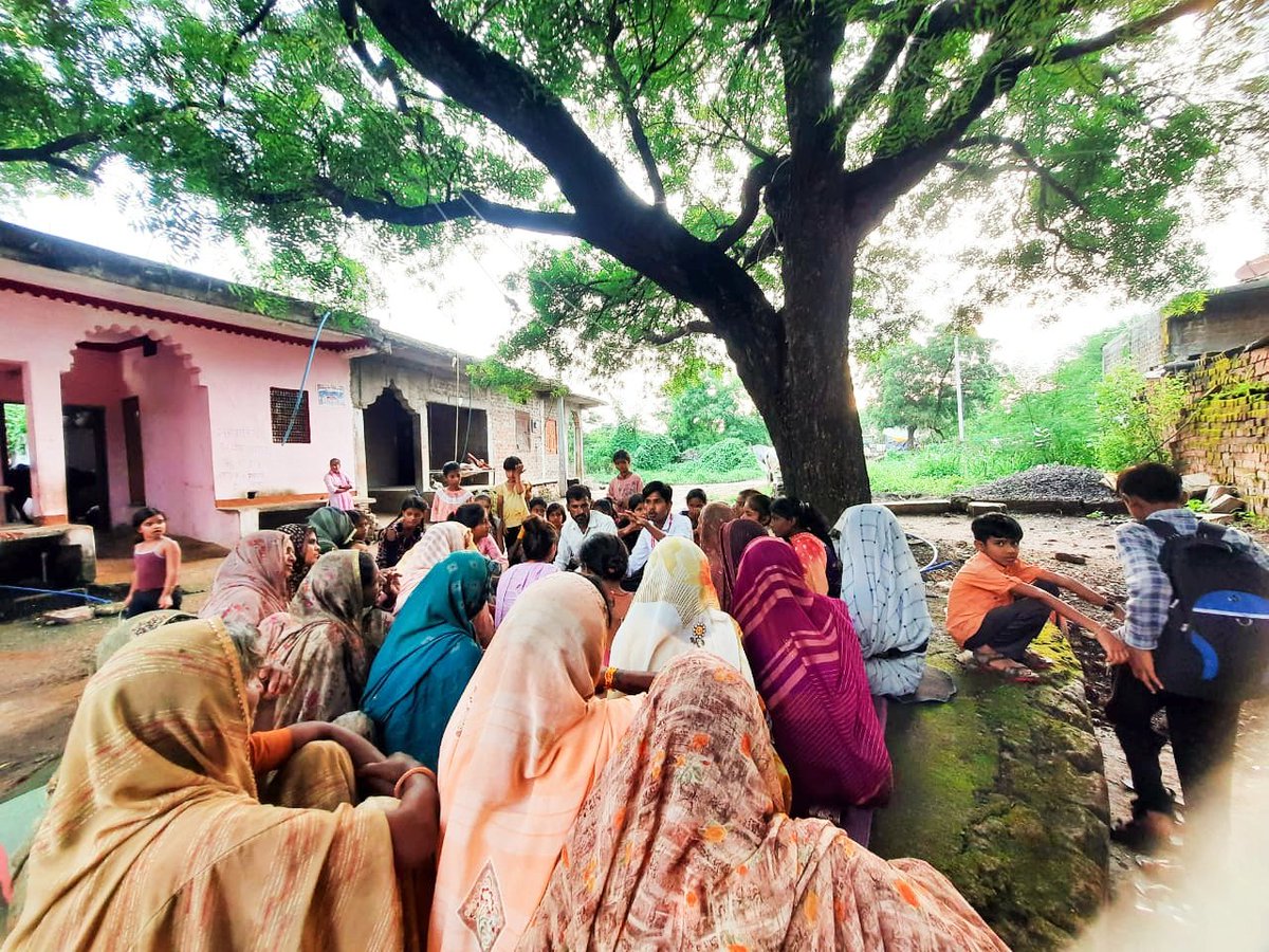 सभी जनसेवा मित्रों ने ठाना है,
मध्य प्रदेश को नंबर 1 बनाना है।
अपना कर्तव्य दिखाना है,
सरकारी योजनाओं को जन जन तक पहुंचाना है।
सुशासन_का_चित्र 
#मुख्यमंत्रीजनसेवामित्र
 <a href="/CMMadhyaPradesh/">Chief Minister, MP</a> <a href="/DrMohanYadav51/">Dr Mohan Yadav</a> <a href="/ChouhanShivraj/">Shivraj Singh Chouhan</a>   <a href="/JansamparkMP/">Jansampark MP</a>
<a href="/TheLallantop/">The Lallantop</a> <a href="/MPTakOfficial/">MP Tak</a> <a href="/jagdishDevdaBJP/">Jagdish Devda</a>