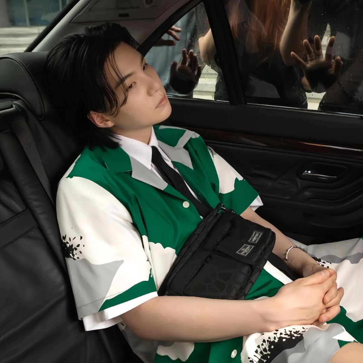 Afifani2's tweet photo. OMG MIN YOONGI 🔥 https://t.co/rGKwgL7DoJ