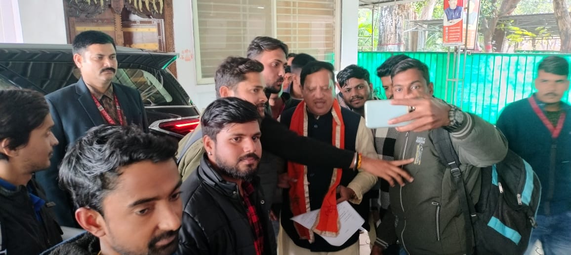 जनसेवा मित्रों को स्थाई रोजगार हो!!
योजनाओं का भरपूर प्रचार हो!!

सुशासन_का_चित्र 
#मुख्यमंत्रीजनसेवामित्र
 
<a href="/CMMadhyaPradesh/">Chief Minister, MP</a> <a href="/DrMohanYadav51/">Dr Mohan Yadav</a> <a href="/ChouhanShivraj/">Shivraj Singh Chouhan</a>   <a href="/JansamparkMP/">Jansampark MP</a>
<a href="/TheLallantop/">The Lallantop</a> <a href="/MPTakOfficial/">MP Tak</a> <a href="/jagdishDevdaBJP/">Jagdish Devda</a> <a href="/rshuklabjp/">Rajendra Shukla</a> <a href="/AIGGPA/">AIGGPA</a> <a href="/Connect_Lokesh/">Lokesh Sharma</a> <a href="/KailashOnline/">Kailash Vijayvargiya</a>