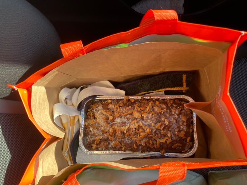ccr_ribbons's tweet photo. 午前は、お菓子のレッスンへ。
今回は、グレーズをかけたカカオパウンドケーキ✨
チョコレートは使わず、カカオの香りとなめらかさでおいしく焼けました。
ローストされたくるみがまた香ばしく😋
今日も帰りの車内は、幸せな香りでいっぱい。
#おけいこ #焼き菓子
#お菓子作り
#americanbaking https://t.co/0pheVNUXLX