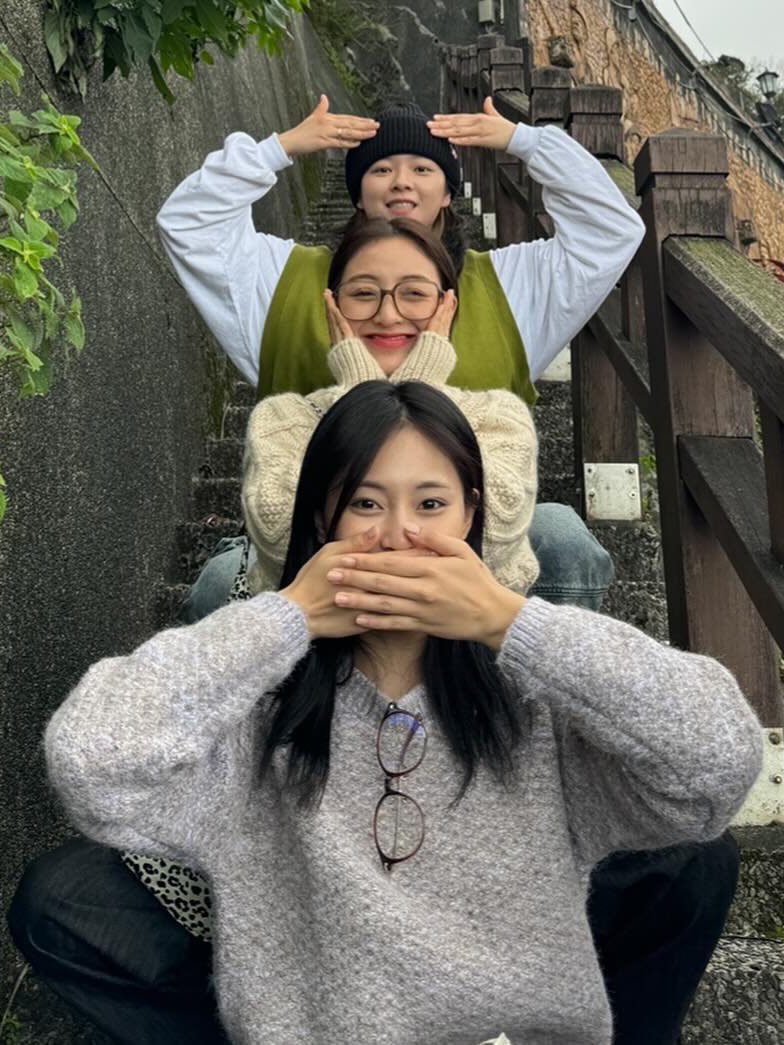 godmitzu's tweet photo. JEONGJITZU ON THEIR TAIWAN VACATION, THEY'RE SO CUTE 🥺 https://t.co/PSunK4TMtM