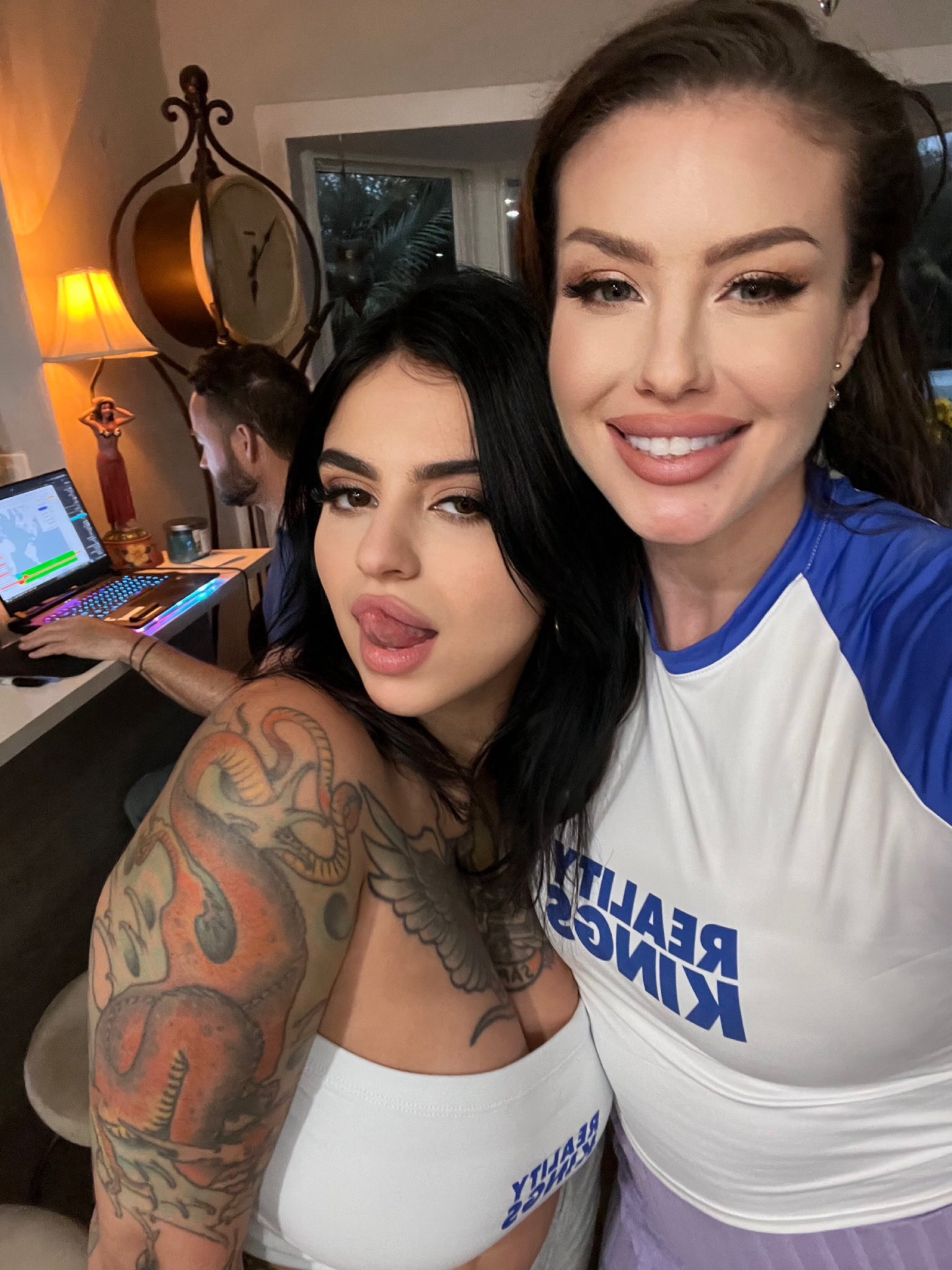 2 pic. feast your pie 🥧 💦 @azzystar_ @theroxiesinner @realrkofficial https://t.co/tePsha4b46