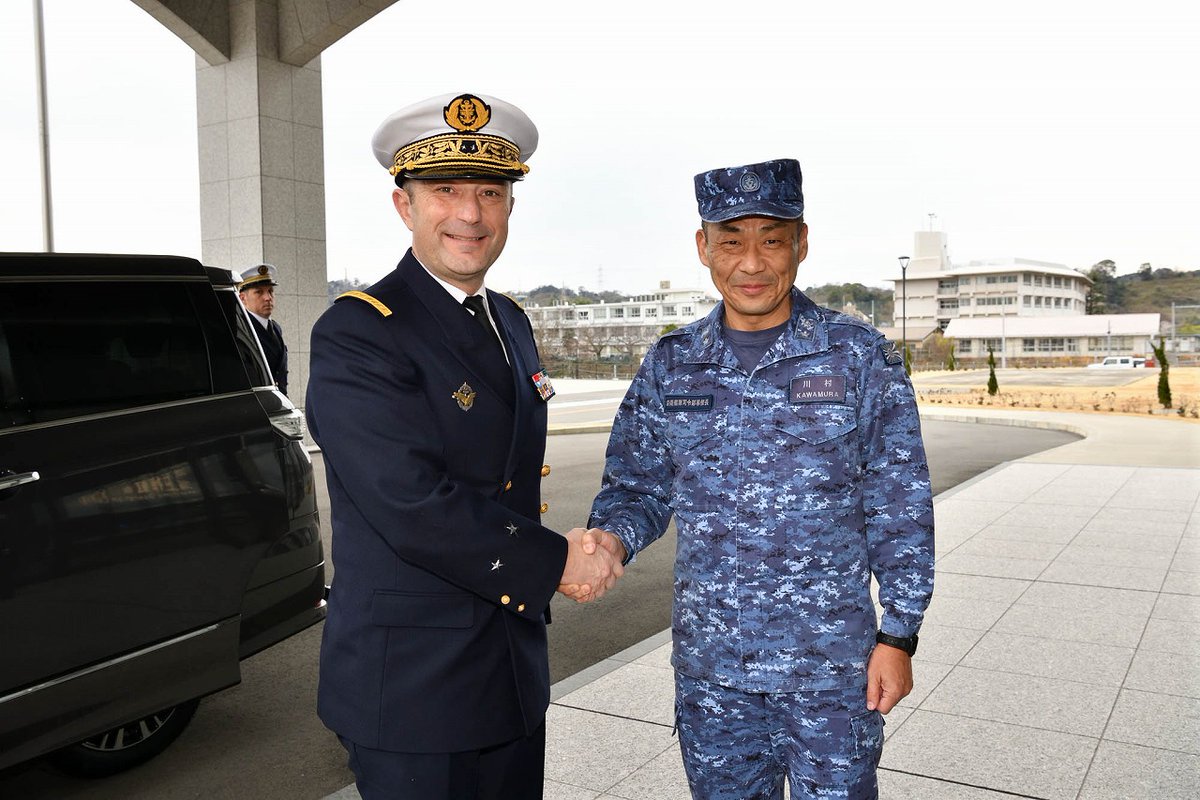 1月11日、自衛艦隊司令部幕僚長 川村伸一海将補は、仏海軍空母打撃群