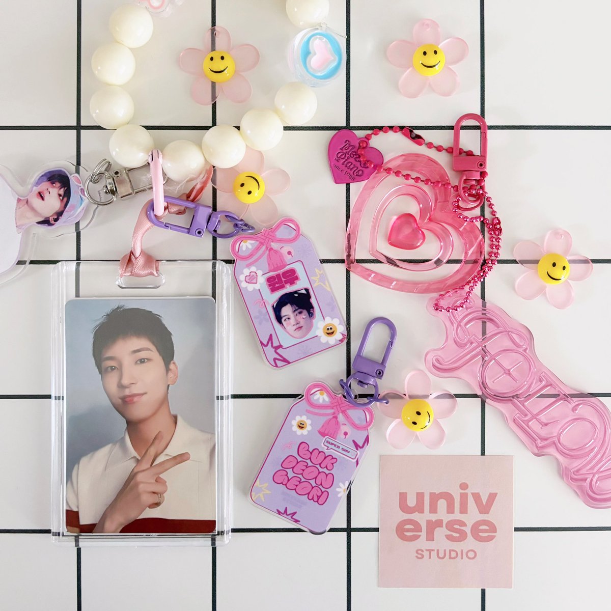 unvrstudio's tweet photo. seventeen omamori charms for good luck! ♡✨

giving these away for free tomorrow at ftb!˚ʚ♡ɞ˚
check pinned tweet for deets 🫶🏻 limited qty only ~

#SEVENTEENinBULACAN 
#FOLLOW_TO_BULACAN https://t.co/Jse5pBDaDo