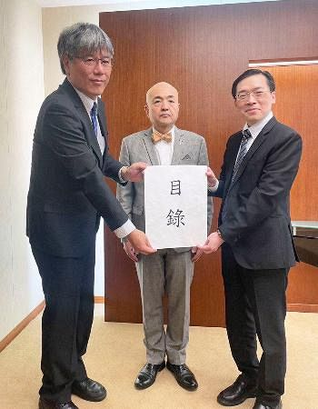 pr_ritz's tweet photo. 台湾から能登半島地震への義援金が、10日までに2億5千万台湾元(約11億7千万円)を超えたと外交部(外務省)が発表しました！

台湾のコンビニには義援金を呼びかけるポスターが掲出され、コンビニから簡単に献金できるシステムも数時間で設置されたとのこと

#謝謝台湾🇹🇼

記事元:https://t.co/aiAvQ6Fkjh https://t.co/yMkLgYOyyG