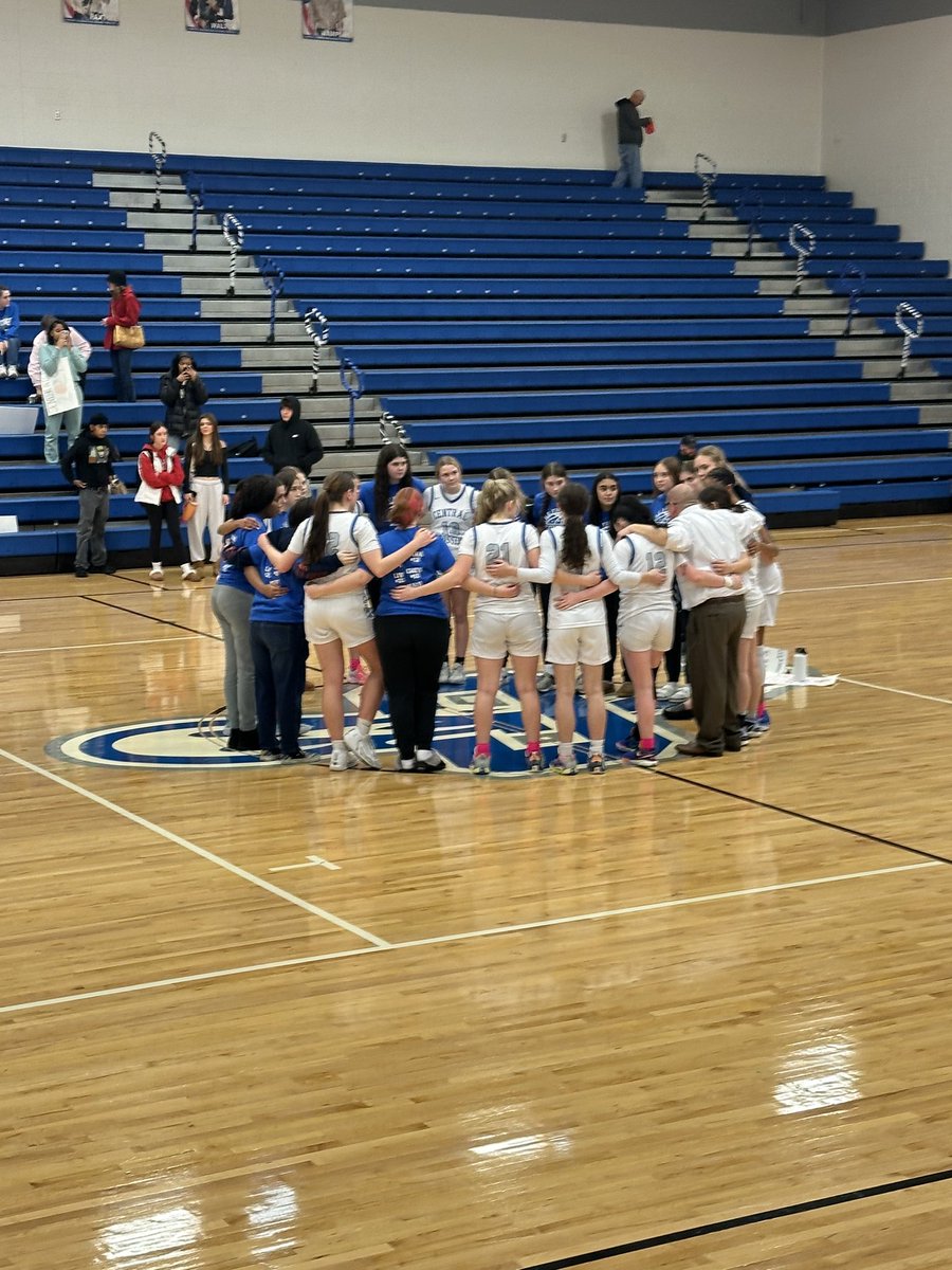 ladycometshoop's tweet photo. The Lady Comets come through on Senior night with a gritty 48-38 win over a good, hard playing Columbus South team๐๐๐ The girls pick up win #6!! Great job!
#teamworkfamily https://t.co/y9Odqmlwcs