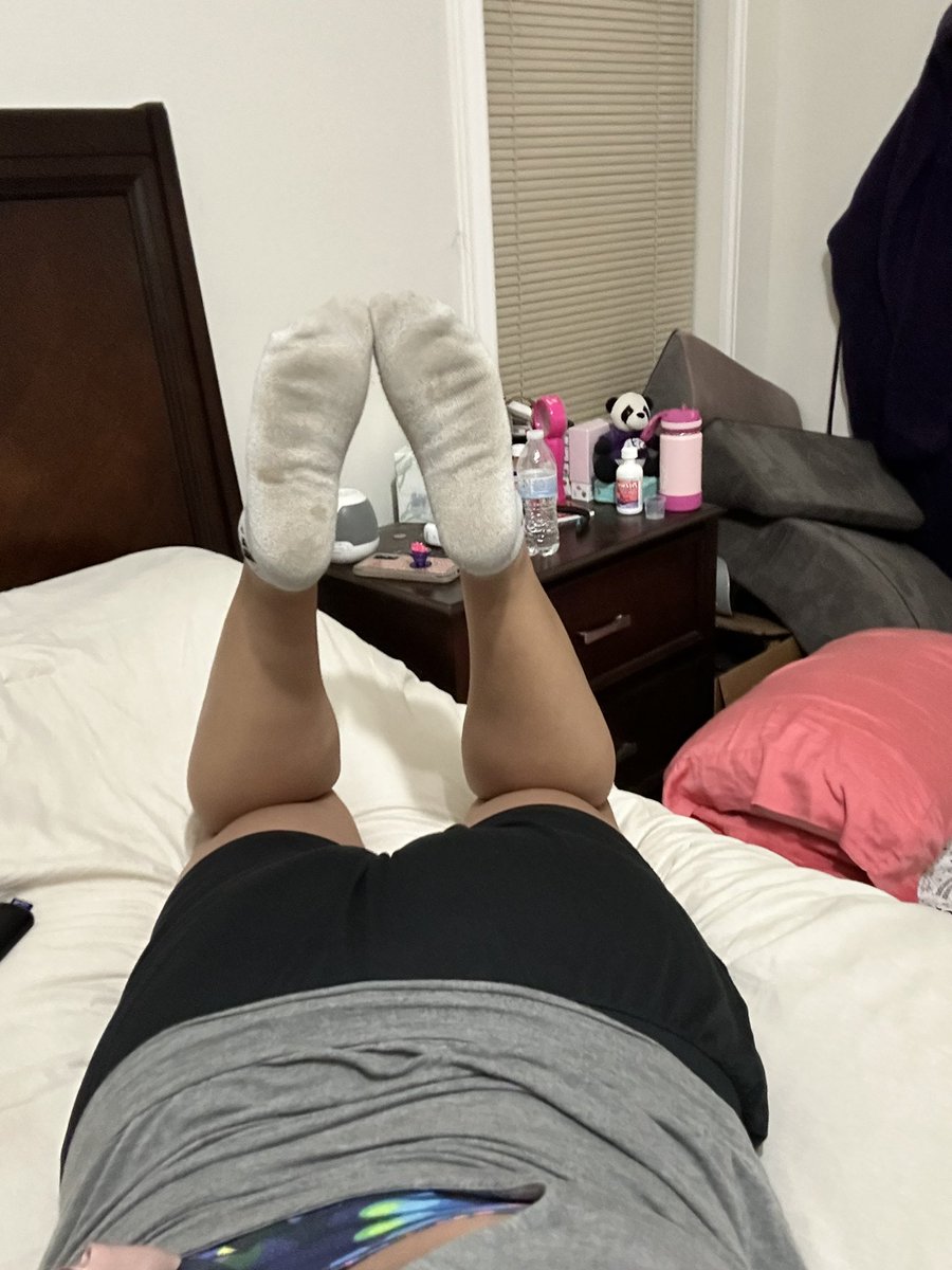LexiSoles143's tweet photo. Who’s ready to buy these smelly socks?
#feetfetish #feetseller #feetgoddess #readytosellmysole https://t.co/l2B231sRNs