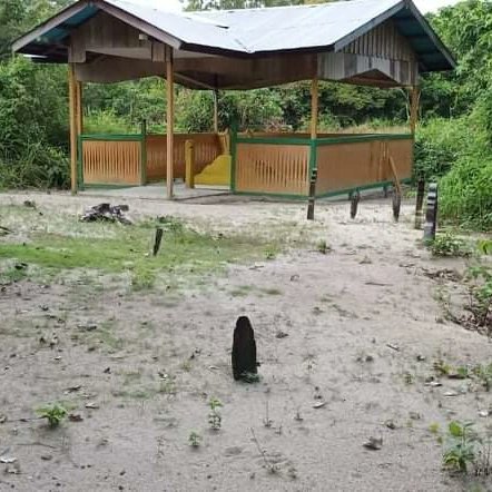 heritage_siak's tweet photo. SIAK - KARIMATA ADALAH BERSAUDARA
(ZIARAH MAKAM YANG DIPERTUAN KARIMATA) 
----------- 

Kuala Mempura tempatnya elok
Tempat bertahta moyang Karimata
Kala suara laksana perahu berkelok
Hilang di mata di hati tiada terkata https://t.co/y0rD9SFCAN