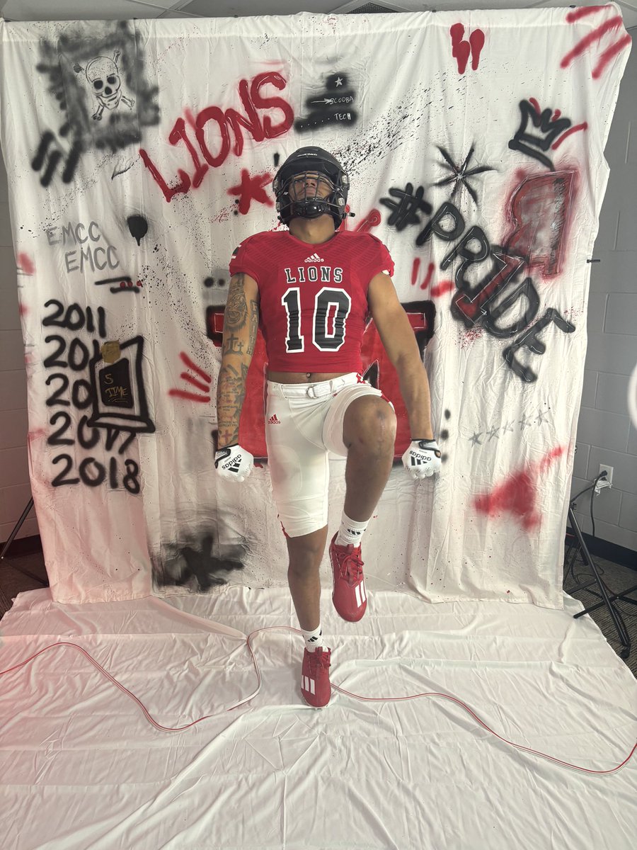 MartrellWilbou1's tweet image. 1000% Commited to East Mississippi Community College🔴⚫️ @CoachT_Pope @CoachHam_EMCC @_CoachKThompson @_CoachDhelm @CoachJayJones32