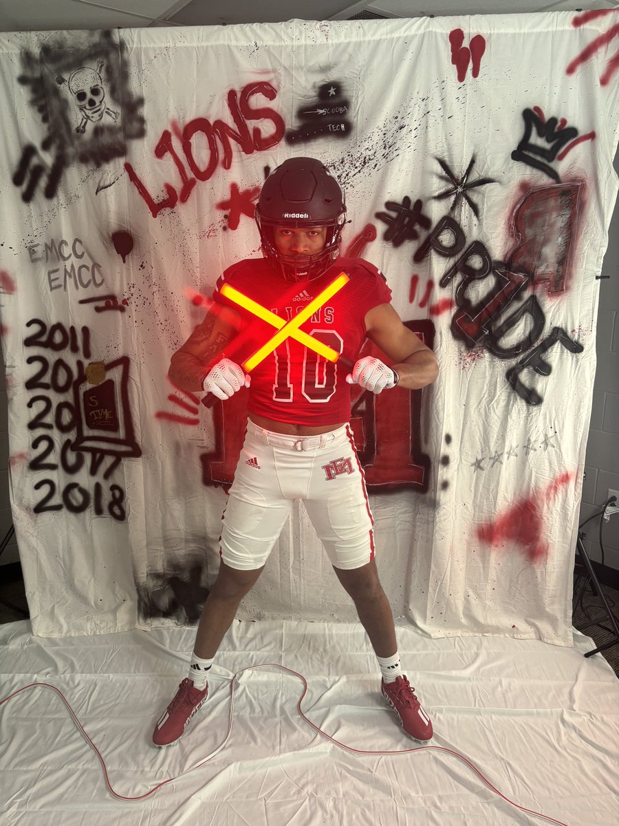 MartrellWilbou1's tweet image. 1000% Commited to East Mississippi Community College🔴⚫️ @CoachT_Pope @CoachHam_EMCC @_CoachKThompson @_CoachDhelm @CoachJayJones32