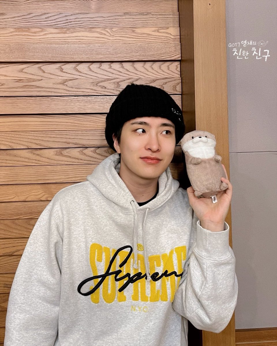 mbcbf_ever's tweet photo. 🦦친친🦦

달디의 의도 : 수달씨에게 안경 씌워주기
수달씨 : 🦦❔❔❔❔

#MBC #RADIO #GOT7영재의친한친구 #친한친구 #친친 #달친친 #달디 #GOT7 #갓세븐 #영재 #YOUNGJAE https://t.co/Hs7j0rIZD1