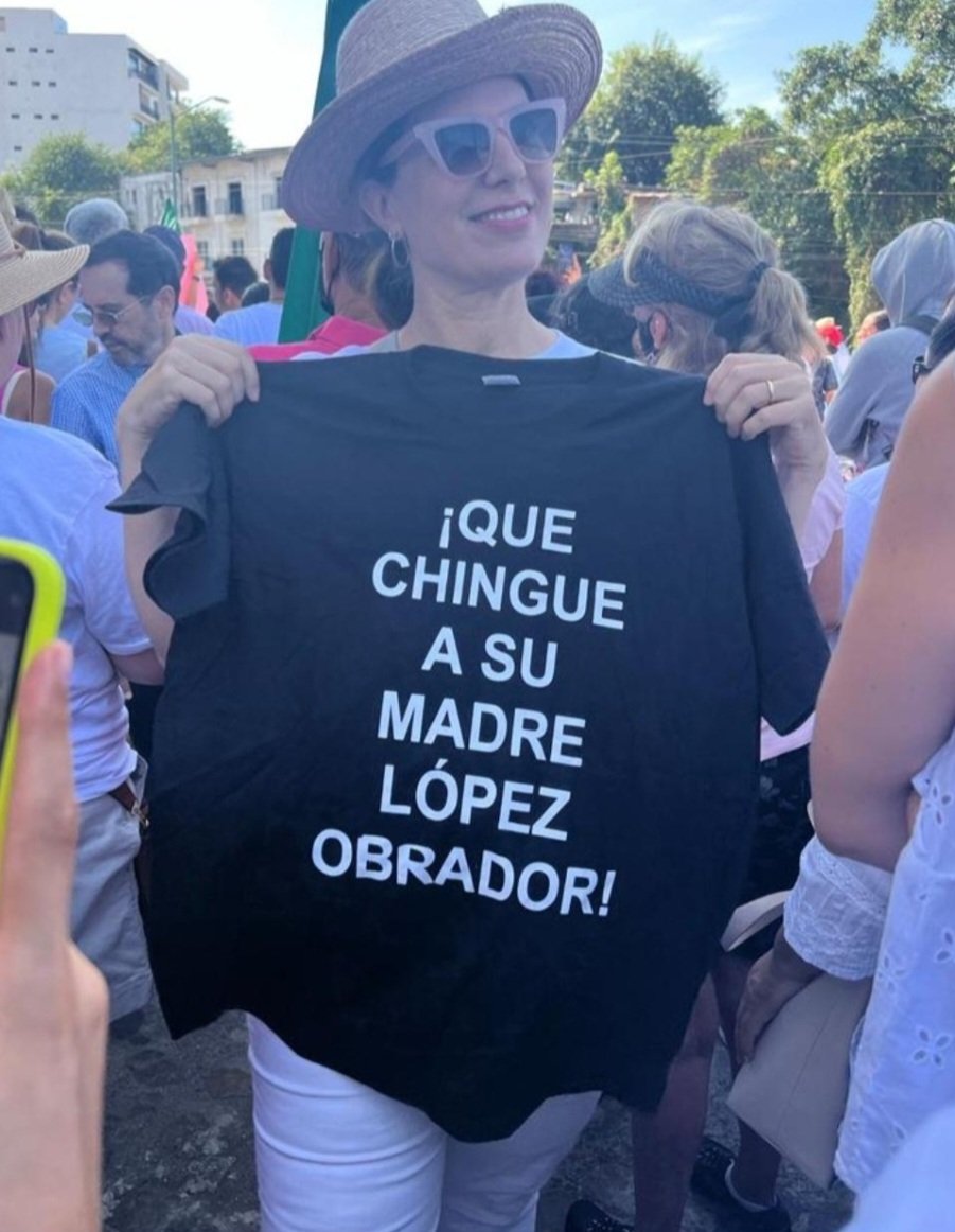 lolac1202's tweet photo. Vendo playeras pa sobrevivir la cuesta de enero y del peor sexenio de la historia.  #AmloCínicoYCorrupto https://t.co/UrOIRfDlcv