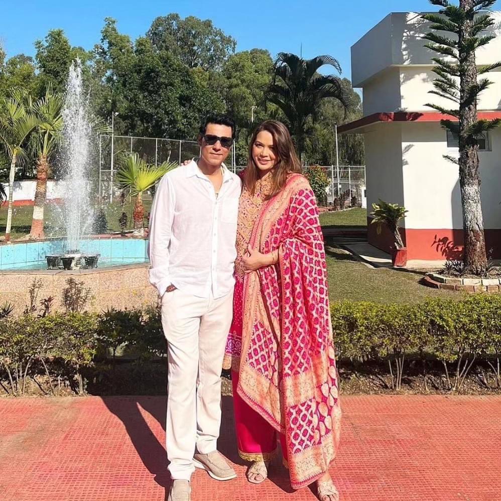 Actors #randeephooda and #linlaishram share perfect couple pic 😍😍
#randeep #randeephooda #linlaishram #bollywoodnews #bollywoodmovies #bollywoodactor #bollywoodcouple #bollywoodwedding #bollywood