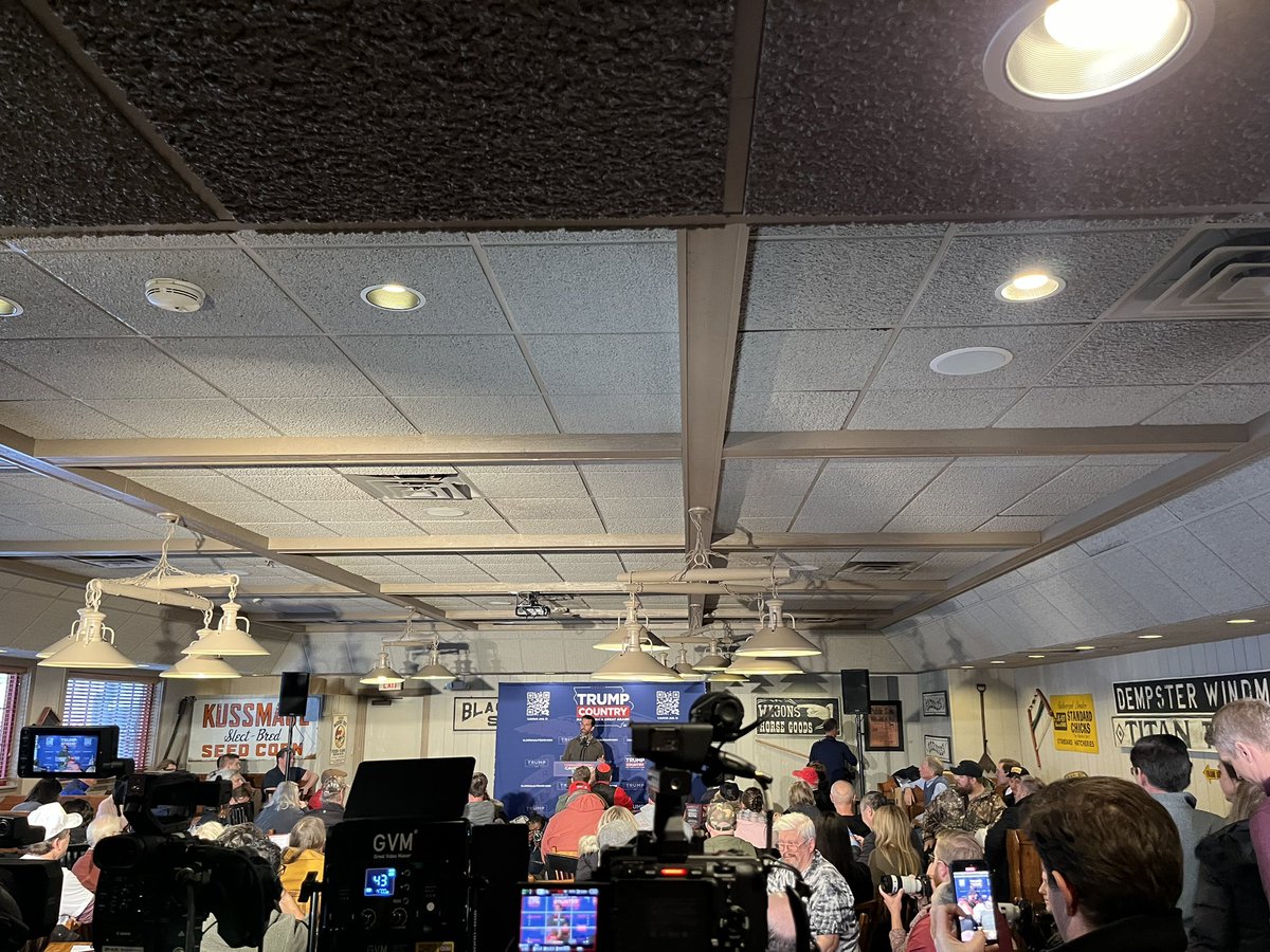 SenecalGloria's tweet photo. .@BullMooseClub hosted another great event featuring @DonaldJTrumpJr 🇺🇸 It was a packed room full of excitement! I’m can’t wait to see what happens on Monday!!! 🇺🇸

#IowaCaucus https://t.co/2tdCrTfZUw