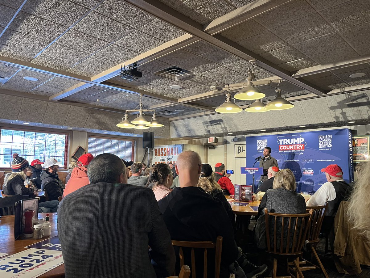SenecalGloria's tweet photo. .@BullMooseClub hosted another great event featuring @DonaldJTrumpJr 🇺🇸 It was a packed room full of excitement! I’m can’t wait to see what happens on Monday!!! 🇺🇸

#IowaCaucus https://t.co/2tdCrTfZUw