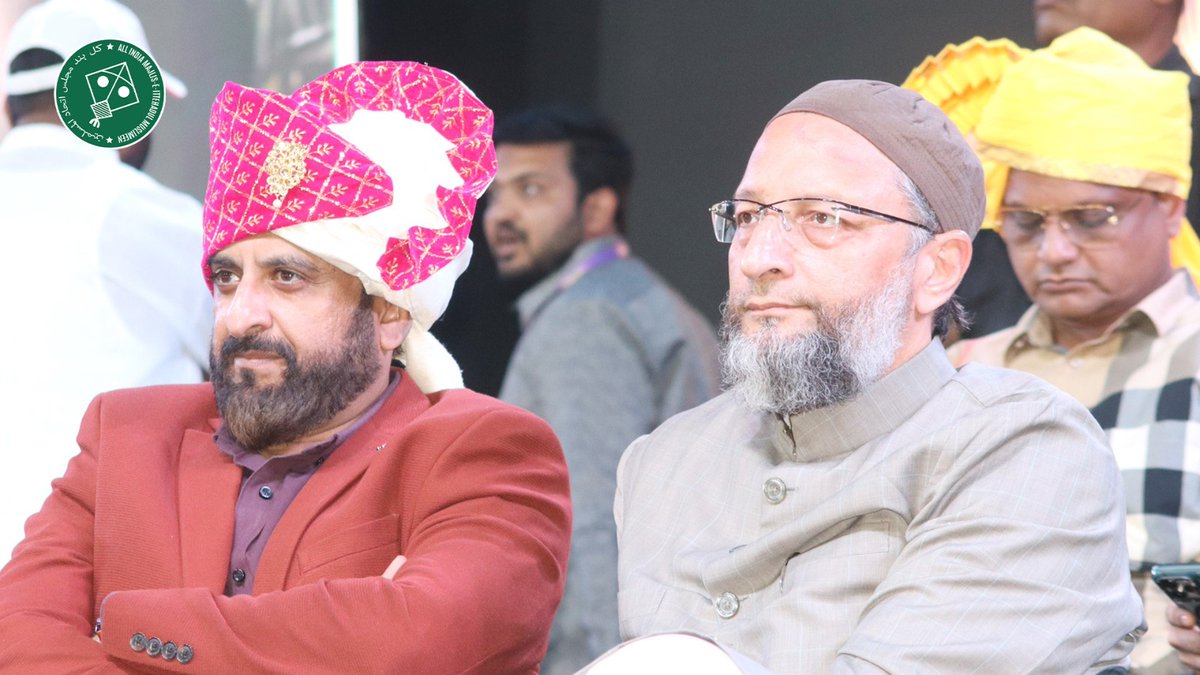 YAHYAKH02723200's tweet photo. AIMIM राष्टीय अध्यक्ष और हैदराबाद सांसद Barrister @asadowaisi ने औरंगाबाद सांसद @imtiaz _jaleel के साथ IJ Fest में हो रहे क्रिकेट मैच देखा...
इस दौरान उन्होंने मैच में हिस्सा ले रहे खिलाड़ियों की हौसलाअफ़ज़ाई की
#AIMIM #Asaduddin #ImtiazJaleel #IJfest #AamKhas #Aurangabad https://t.co/Zr1d0pByzP