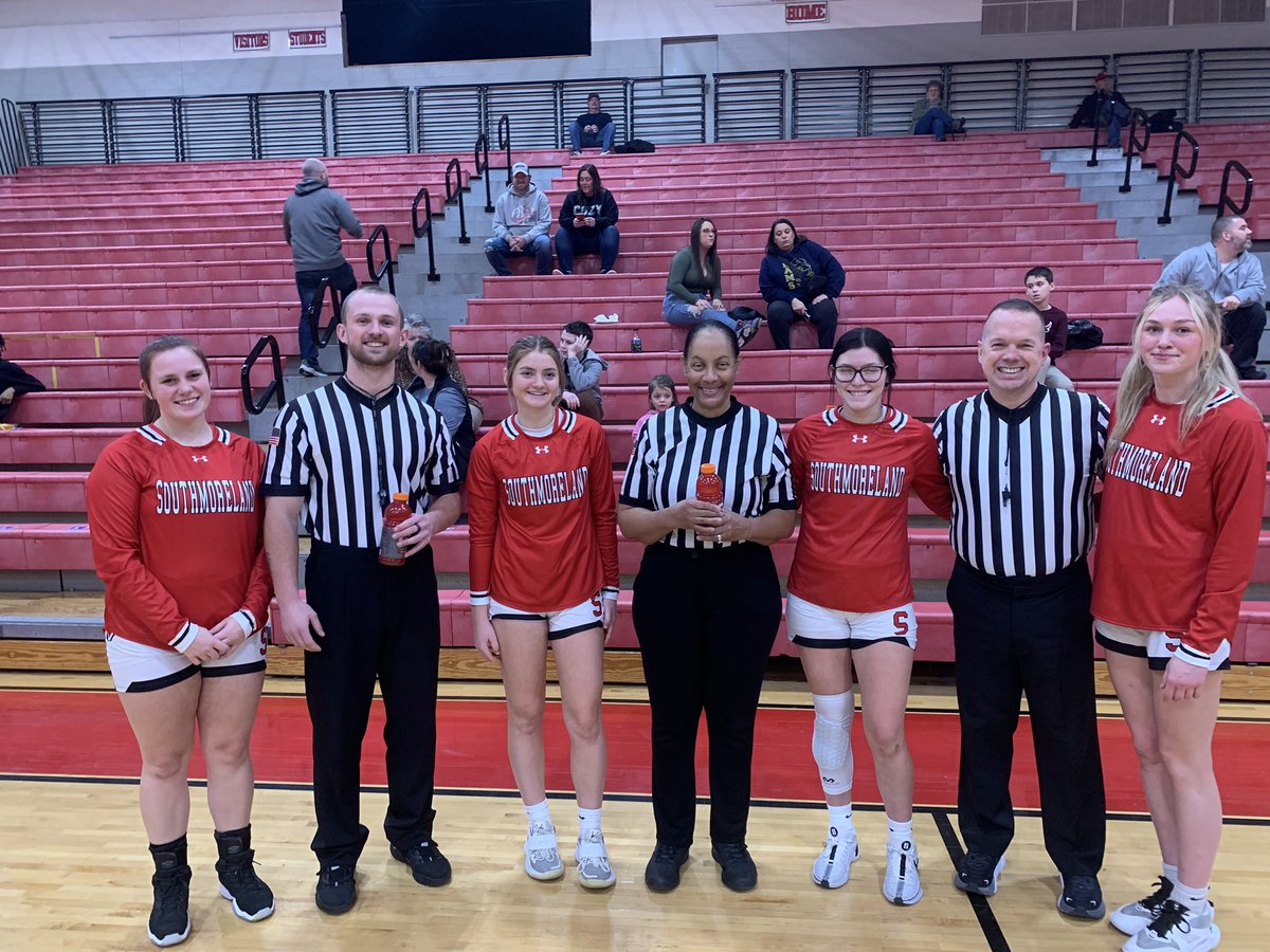 Senior girls recognized &amp; thanked the officials tonight before the game for Officials Appreciation Week! Thank you, officials for your time &amp; dedication!
#BePhenomenal
#ThankYouOfficials