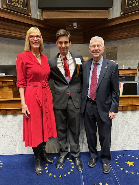 gabrielfgary's tweet photo. I had a great time paging for my state senator. @SenatorCharb I also got to meet with a Candidate for Indiana Governor @LGSuzanneCrouch. 
Thank you for the great experience!
@indgop https://t.co/7r9wrhSZwH