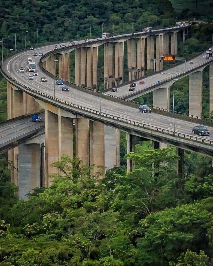 stark_hood's tweet photo. Admiring the road and bridge engineers #bridge #freeway #likeforfollow #DylanHobbDesigner #Vietnam https://t.co/N0R8abt90D