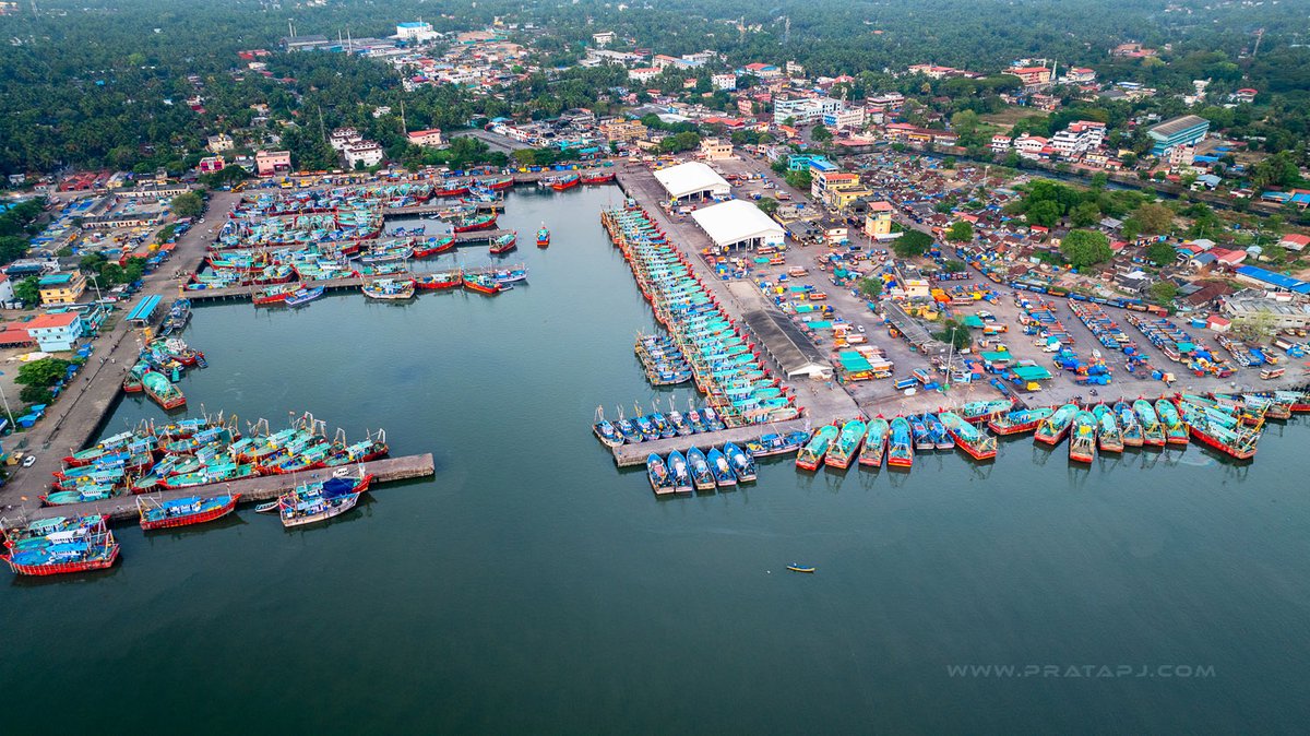 pixelshooter's tweet photo. #Aerial photos of #Malpe fishing harbour and #Padukere beach.
#Udupi https://t.co/0f0XYuiV1i