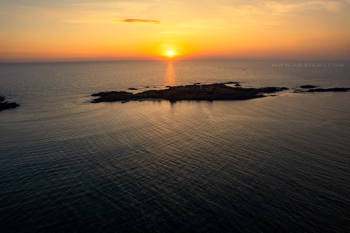 pixelshooter's tweet photo. #Aerial photos of #Malpe fishing harbour and #Padukere beach.
#Udupi https://t.co/0f0XYuiV1i
