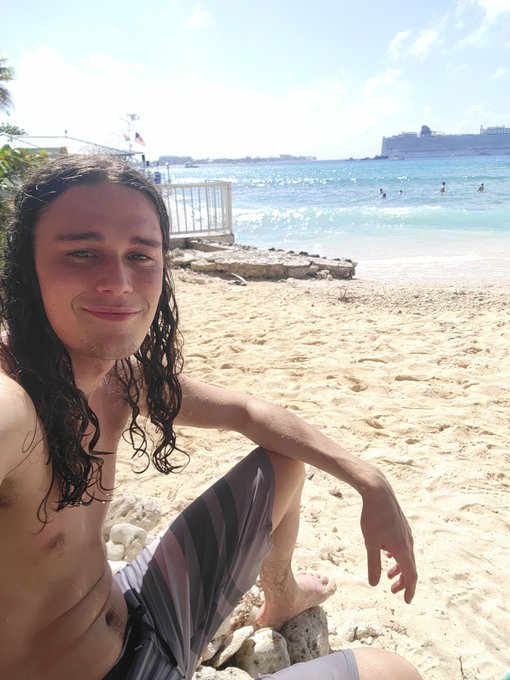 Just back to where I can make a post today been awesome here hope you guys have been enjoying the chaturbreak