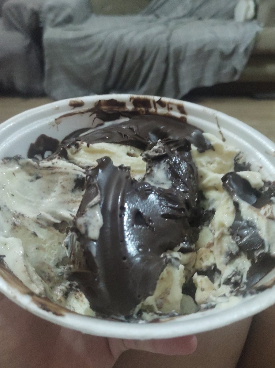 Bolo de aniversário? NAO , SORVETE
FELIZ ANIVERSÁRIO PRA MIIIIM