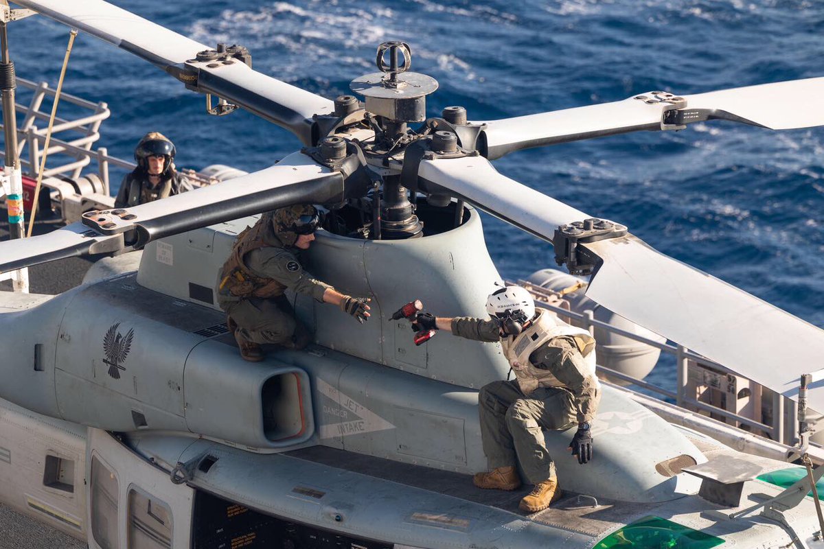 Boneyardsafari's tweet photo. It is impressive the storage system for the blades of the Venom.  Here is #UH1Y 169239 of #VMM162 being prepared for flight aboard USS Bataan #LHD5 last week in the Mediterranean.  #ussbataan #usmc #marineaviation #navalsafari #aviationsafari #aviationpreservation #boneyardsafari https://t.co/MpRQyuXm1t