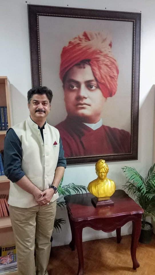 sk_sharmaa's tweet photo. युवाशक्ति से आज #NationalYouthDay के अवसर पर यही आव्हान है कि हम सभी स्वामी विवेकानंद जी के आदर्शों को जीवन में अपना कर राष्ट्र निर्माण में सक्रिय भूमिका निभाने का संकल्प लें।
यही सच्ची राष्ट्रभक्ति है, यही सच्ची देशसेवा है।
जय भारत! 🇮🇳
#SwamiVivekanandaJayanti #NationalYouthDay https://t.co/ctCh0Vejbf