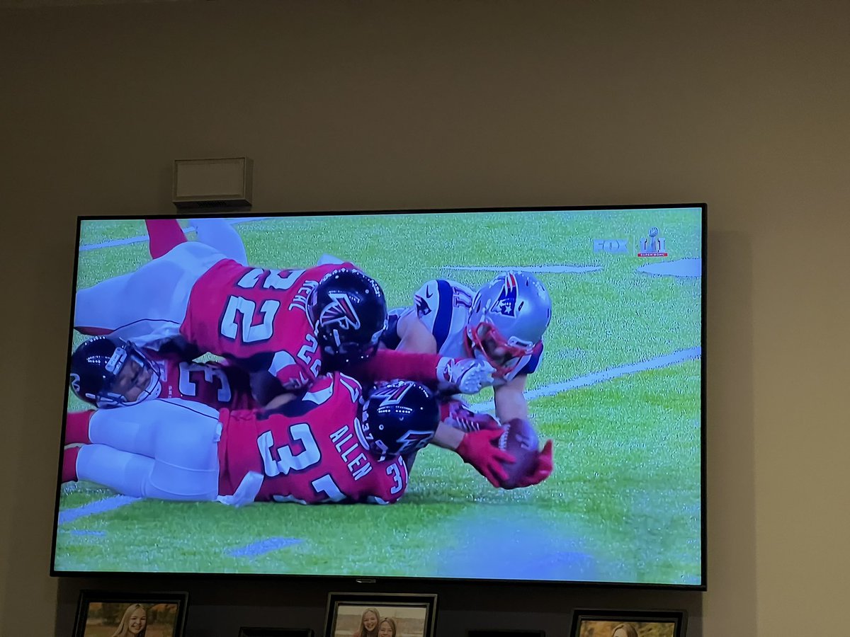edlon89's tweet photo. I got a catch here…watching out of nostalgia.  Incredible concentration.  Amazing game.  Grateful for being able to see this dynasty over the years!!  #ThankYouBillBelichick @Edelman11 https://t.co/S3Qmh4ITln