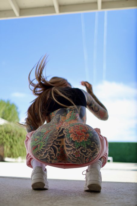 The next 100 subs are free!! https://t.co/bELFCR9y1W