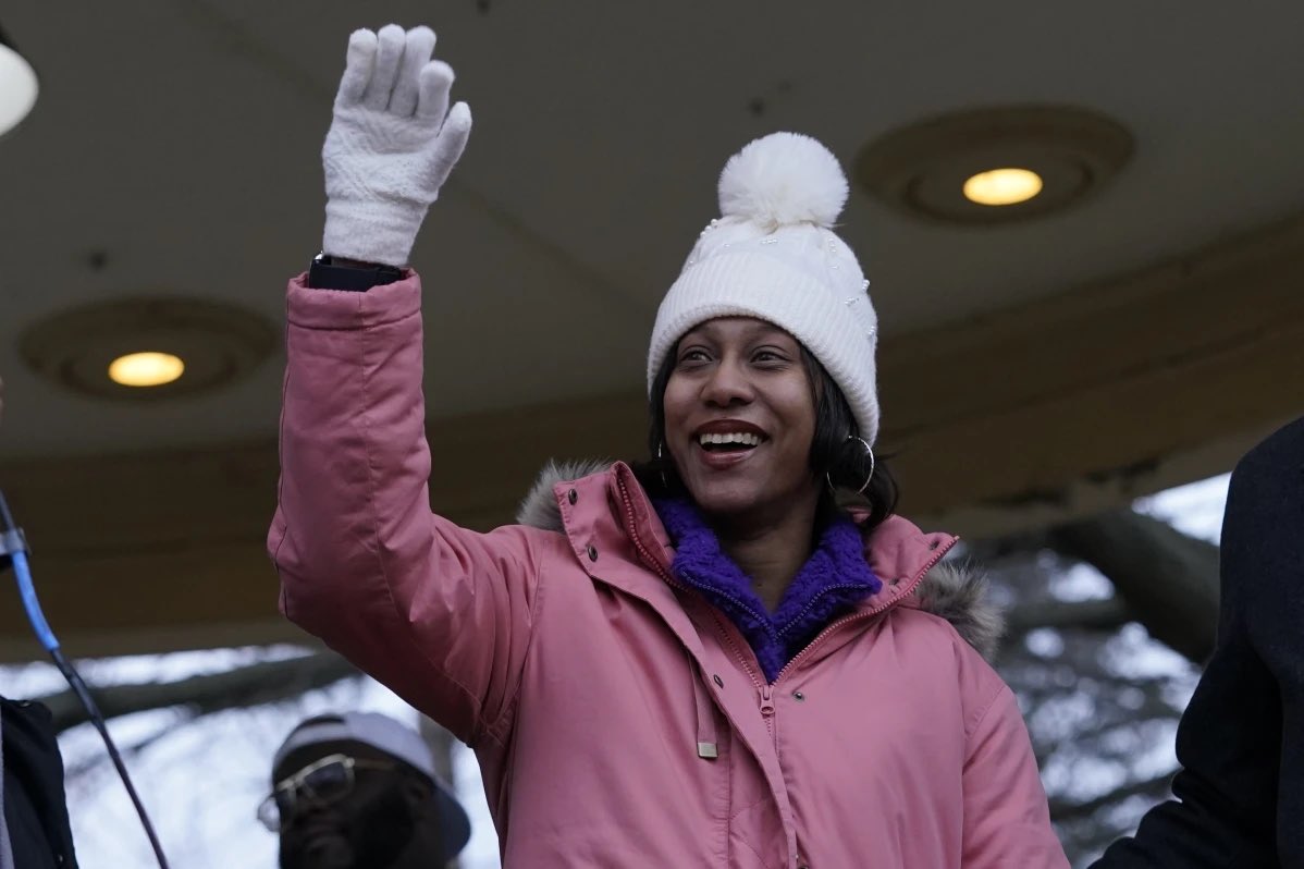 We've all seen images of Brittany Watts in grief & pain. We hope the photos taken today, resilient & surrounded by community, are the ones you remember her by. Photos by Sue Ogrocki via the AP apnews.com/article/miscar…