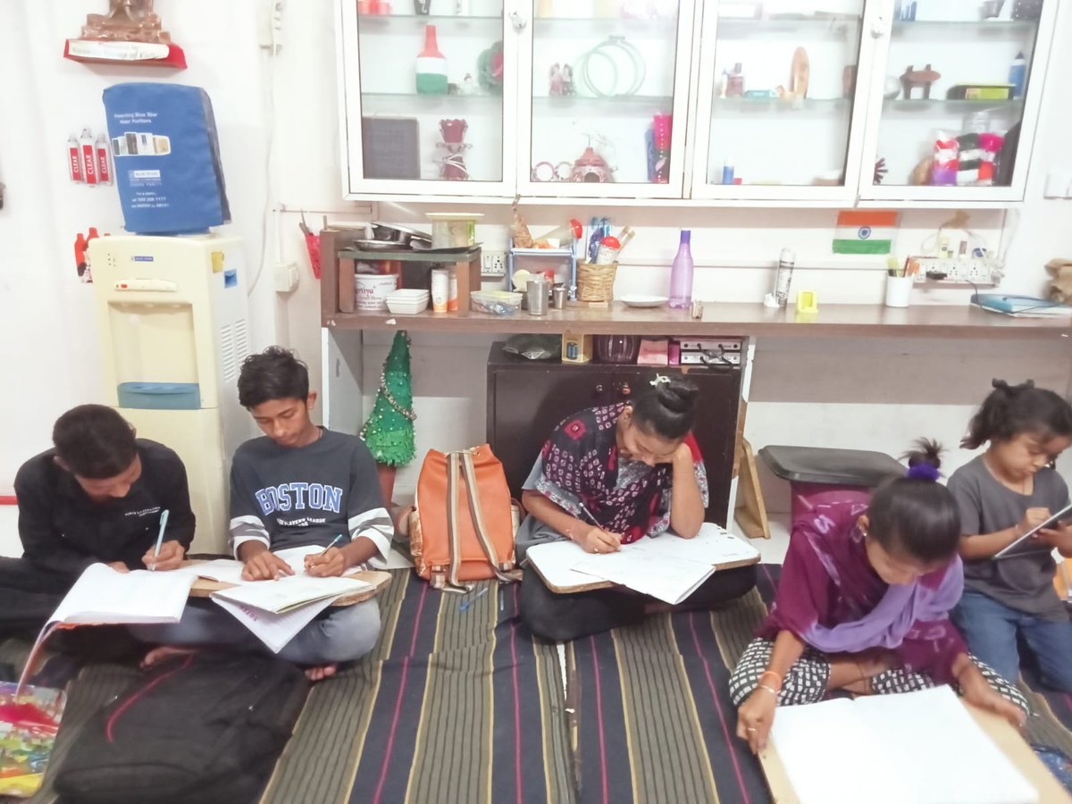 AnilReja's tweet photo. Late Smt Ram Pyari Reja Devi Educational Trust Motera Ahmedabad and Uttar Pradesh #konch Gahoi #Dharam #Dhala 🙏
A seminar In March tentively
For students
Put pics of your Role model in front of your Bed room
And do affirmation #Bar #Bar #Goal #Ko #Yaad #Rakhna
Set Goal 👍 https://t.co/kwxD3ZbgZN