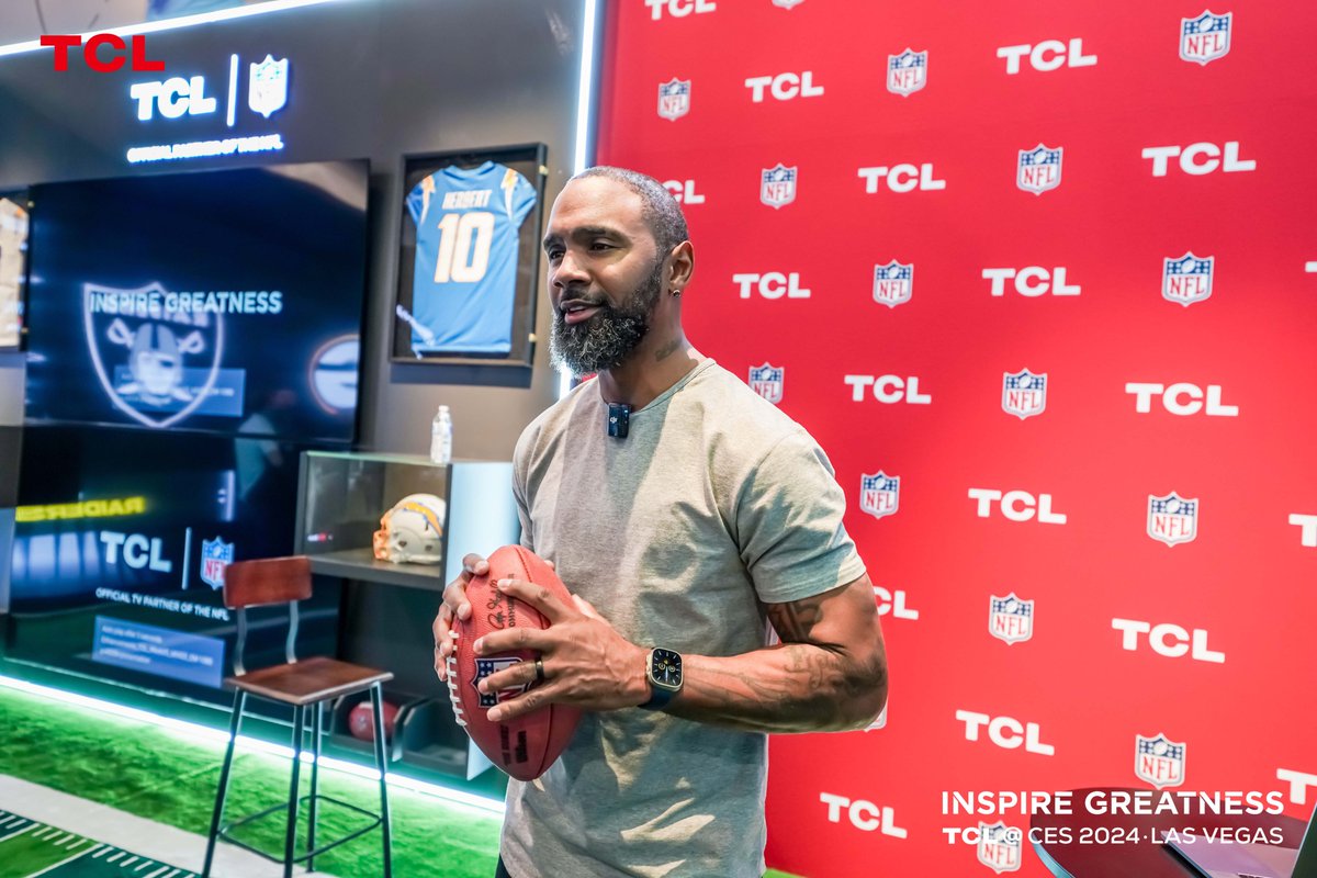 TCLMobileGlobal's tweet photo. Catch our special guest Charles Woodson at TCL's CES 2024 Booth! Explore TCL NXTPAPER Phones, tablets and more 📱📚 for an unforgettable experience. See you there!
Check out more: https://t.co/3RFKdx8mMv
#CES2024 #INSPIREGREATNESS #TCLatCES #TCLXCES https://t.co/afLN3mTq6v