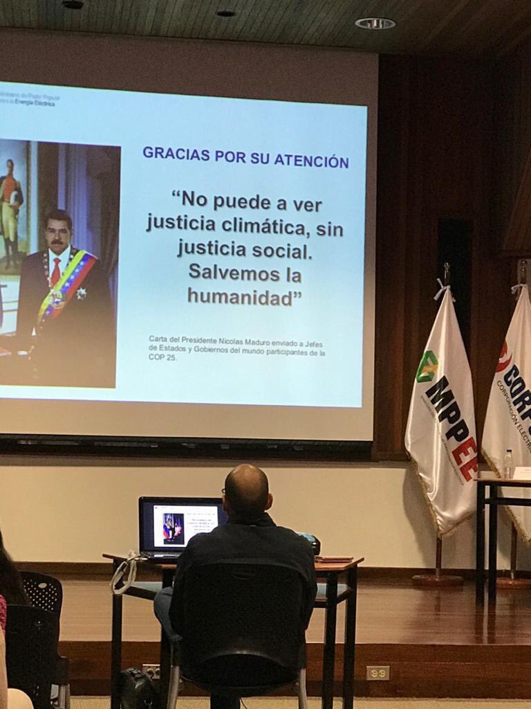 LUISVEL48555454's tweet photo. Sres. Que lamentable leer esto, hasta nos da dolor visual, como es posible que en plena presentación Ministerial se tengan que ver y leer este atroz error ortográfico y eso desdice de un país. "Cosas que pasan Sancho" y viene más.. https://t.co/kK9MwzpXDO
