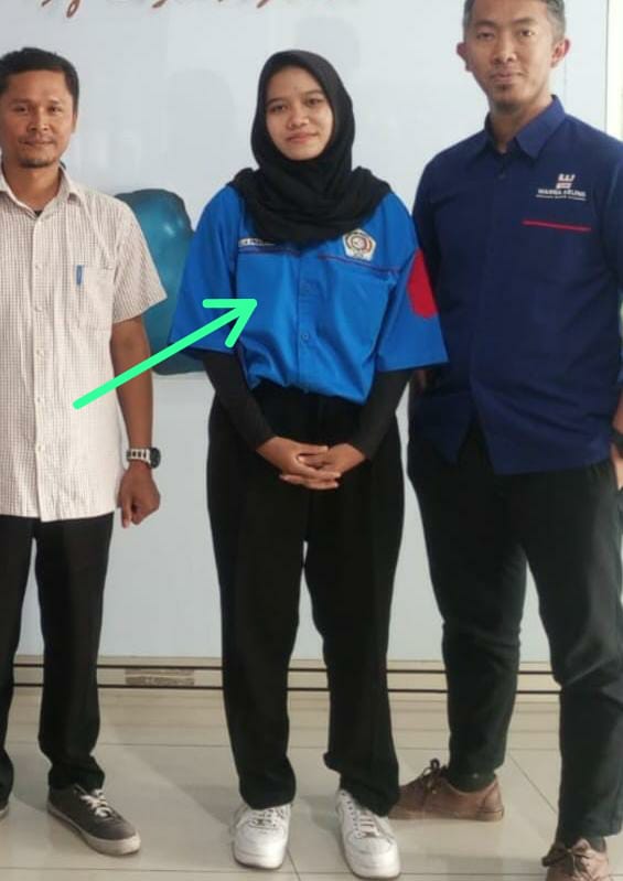 Info Orang Hilang bernama Alia (17), alamat Jatiuwung Tangerang
Ciri-ciri Terakhir memakai kemeja merah, celana hitam, sandal hitam, kulit sawo matang, tinggi sekitar 160 cm.
Kronologi pamit ke fotocopy jam 5 sore, beberapa menit kemudia kirim pesan minta tolong ke ayahnya karena