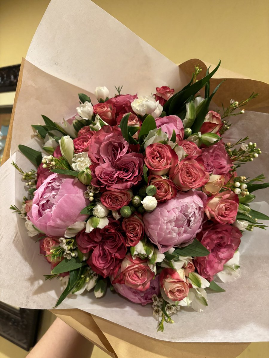 nazghoulll's tweet image. uhhhh valentine’s is coming up or whateva. hmu hmu